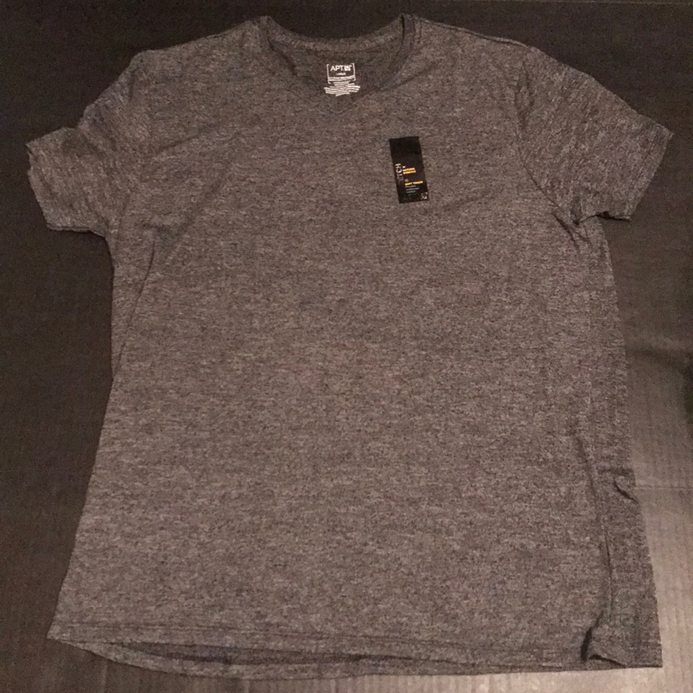 Men’s large v-neck black T-shirt NWT